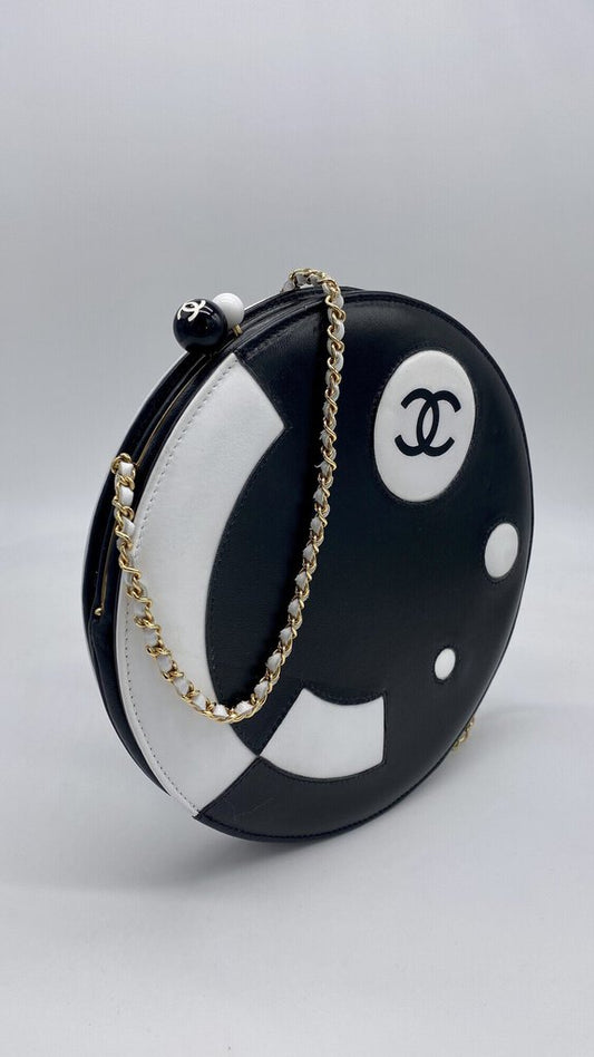 Chanel Blk&wht Circle