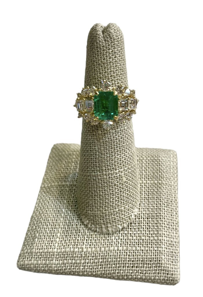 18KT YG 2CT EMERALD W/2TW DIAMOND APPRAISAL