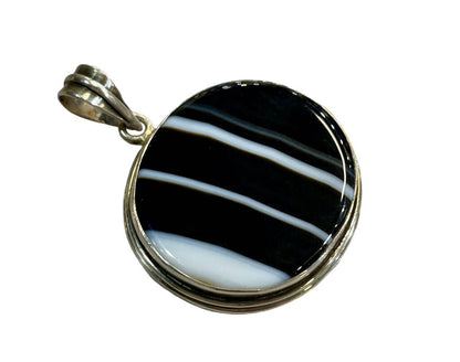 SS BEZEL SET ONYX PENDANT NO CHAIN