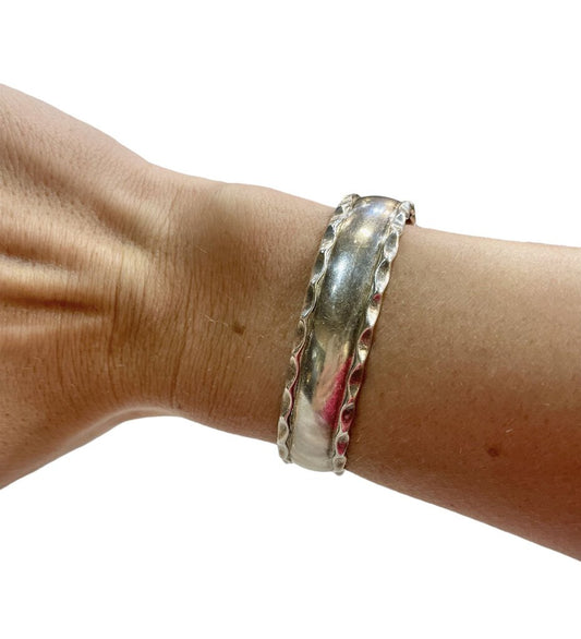 SS RIBBED EDGE CUFF BRACELET