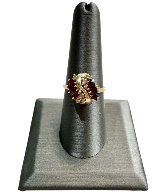 14KT YG RUBY & DIAMOND FREEFORM STYLE RINGN SZ 7 3/4