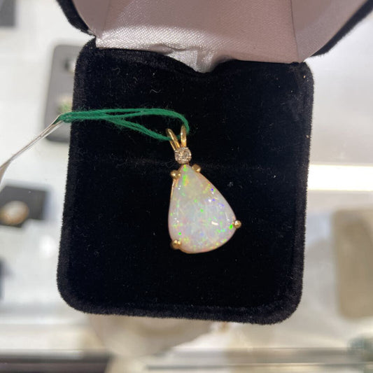 14KT YG LARGE PEAR SHAPE OPAL &DIAMOND PENDANT NO CHAIN