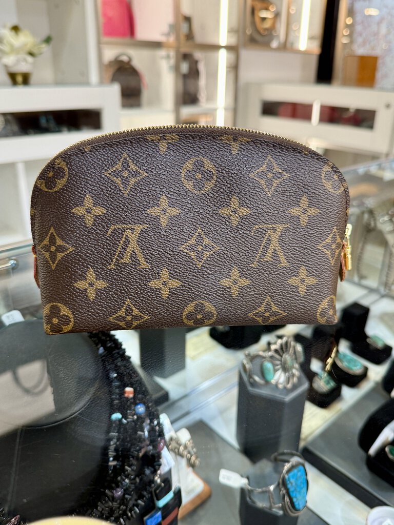 LV COSMETIC MONOGRAM