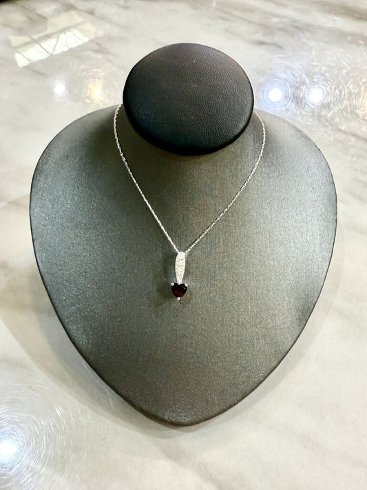 10KT WG HEART SHAPE GARNET PENDANT ON CHAIN