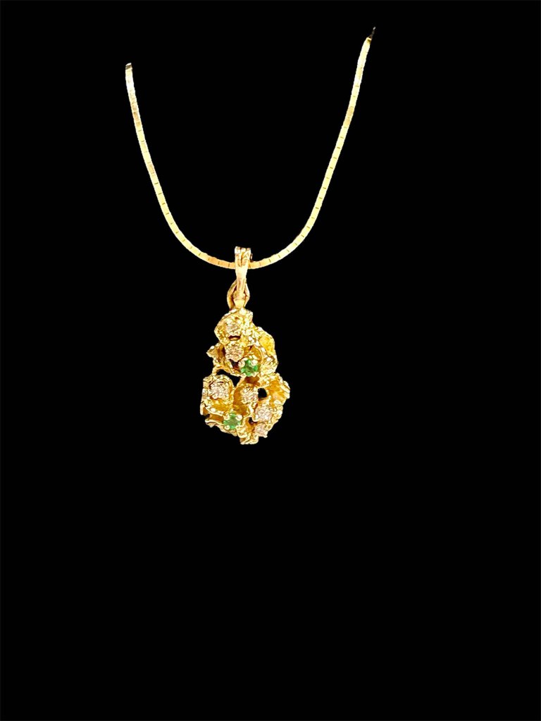 14KT YG NUGGET STYLE CLUSTER DIA &EMERALD PENDANT ON 24" CHAIN